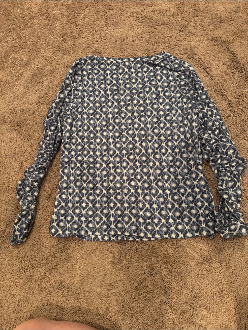 Daniel Rainn Navy and White Geometric V-Neck Long Sleeve Tee - Picture 3 of 3